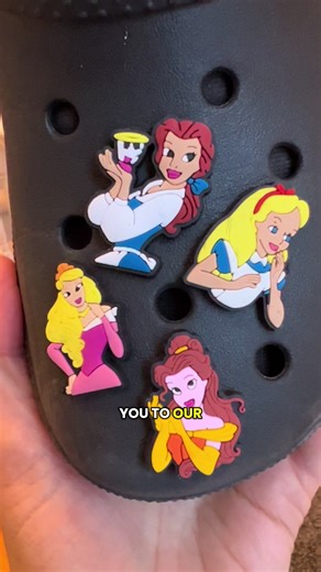 ✨ New Princess Shoe Charm Pucks are here! 👑 Turn bath time into a magical guessing game with our 4-puck Princess Fizzy Collection. Each puck fizzes with a clue that hints at the princess shoe charm hiding inside! 🫧 The perfect refill for our Bubbling Castle Water Toy 👠 Charms can be worn on shoes or the bracelet band included ✨ Clean ingredients, big surprises, endless fun Drop, fizz, guess, reveal — which princess will you get? 💖