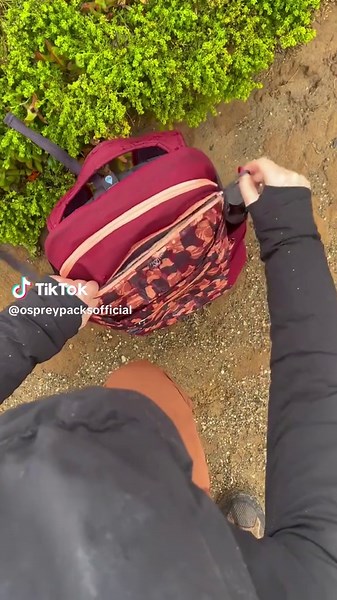 Got plans this weekend? Whether it's a quick hike or grabbing a bite - keep it Lite 💡 Perfect for everyday errands, going for a quick hike or heading out of town – the best-selling Daylite™ #OspreyPacks