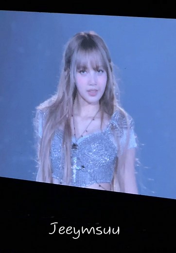 Lisa's Stunning Solo Dance Performance at Deadline Tour