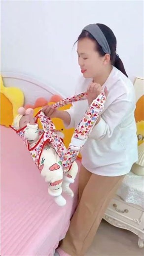 Who invented this baby carrier? It's so practical! You can hold the baby horizontally