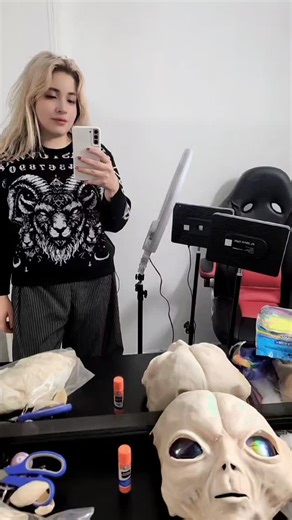 Liss Palau on Instagram: "#alienmakeuptutorial #maquillajealien #hypocrisyband"