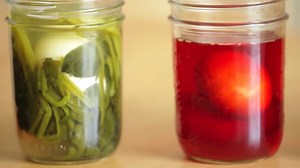 Comment colorier un oeuf de Pâques avec des épinards ?