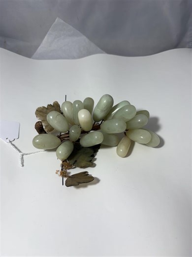 Hand Carved Jade Grapes, Decorative Fruit, Natural Stone Centrepiece, Jade Grape Bunch, Green Grapes Decor, Vintage - Etsy