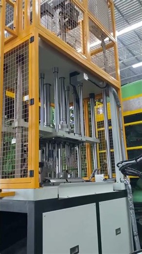 Automatic trimming gate runner and gate overflow with Robot machine tending