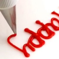 Decorating Tip: Writing in Script on a Cake