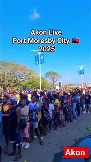 Thousands Hanging Outside of Statium /Akon #akon