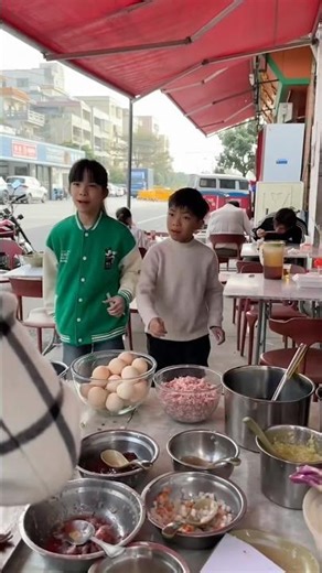 They didn't get any food, but what they did next was incredible! 🍔