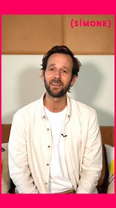 « Que les locataires ne puissent pas être expulsés dans les périodes de froid intensif, ça vient de l’Abbé Pierre ! » Dans « L’Abbé Pierre - une vie de combats », Benjamin Lavernhe incarne le fondateur du mouvement Emmaüs, de ses 25 à 94 ans. Le film réalisé par Frédéric Tellier sort en salle dès demain. | Simone Media