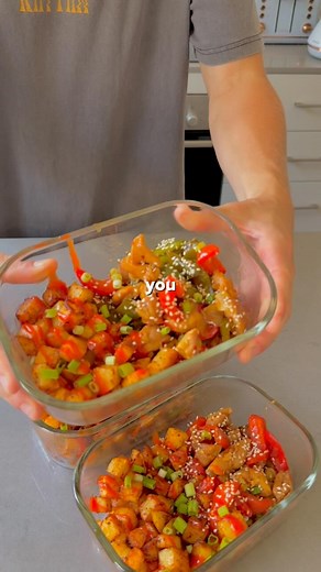 Me, you, 2025 and high protein recipes 🤝 And if you need your hand held during the process, grab the 7 day free trial to my brand new Recipe Portal 🚀 ✅ Over 100 high protein recipes ✅ New recipes added weekly ✅ Adjustable recipes to desired number of portions ✅ Different categories such as meal prep, >50g protein,