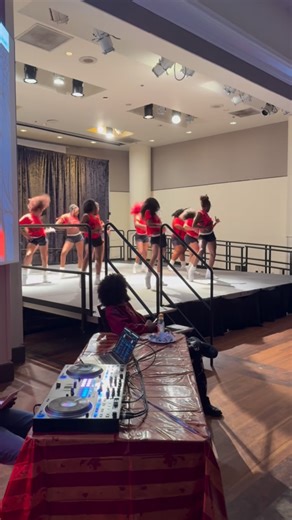 EL1TE Cheer🩶 on Instagram: "“Gimme ya Man, Ya won’t get em back” ALWAYS SET THE BAR HIGH👏🏾🔥 Event: Spooky Shakeoff 2025 🫣 #cheerleading #nccu #hbcu #stompnshake #explorepage✨ #vcu"