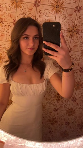 Stylish OOTD in a Jacuzzi at Kensington