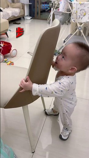 宝宝错误的学步引导，很多家长都做错了！#宝宝学走路 #宝宝学步 #育儿经验分享 #跌跌撞撞学走路 #学走路