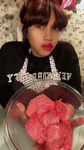 I found some lovely cuts of filet mignon🥩 going to season these right up 🥂💋