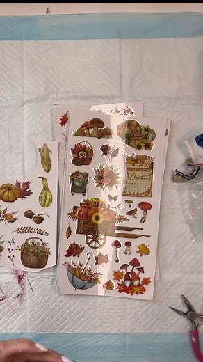 Easy, budget friendly, seasonal Jar Decor #diy #glassjars #glassstorage #transfers | Chalk It Up Fancy