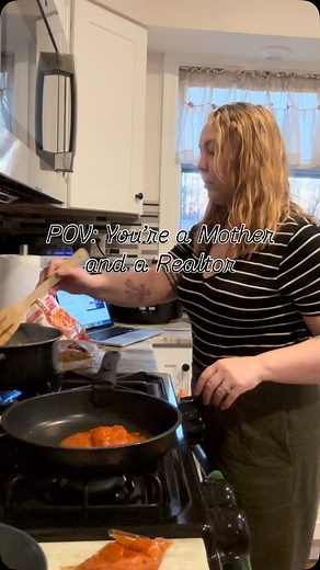 Work / Life Balance🤌🏻 #momlife #realtorlife #multitasking #worklifebalance #famgottaeat #southjerseymoms #wannabuyahouse #alwaystherewhenyoucall | Diana Neill