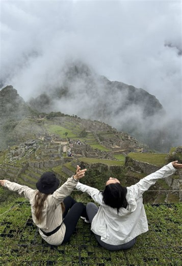 Explore Machu Picchu: A Journey Through Ancient Ruins