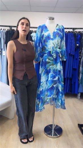 Our Loreta Floral Print Dress features a faux wrap silhouette and a flowing skirt. This cocktail floral print dress is the perfect style for your next garden party or wedding. Wear this floral print style with chic earrings and a purse. #thedressparlourau #weddingguest #dressboutique #unboxing | The Dress Parlour