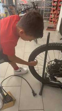 Come gonfiare le ruote di una bicicletta #biciclette #mtb #road. Scrupolibikeavola