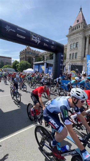 241K views · 5.2K reactions | Elrajtolt a 100 éves Tour de Hongrie mezőnye Budapestről! 拾 #TdH100 just started from Budapest! 拾 | Tour de Hongrie | Facebook