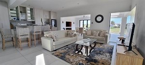 R 2 600 | 3 Bedroom House in Shelley Point | Private Property