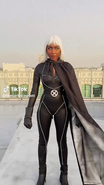 Do you know what happens to a toad when it’s struck by lightning? ⚡️ #Storm #Halloween