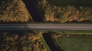 Straße Autos Wald - Free video on Pixabay