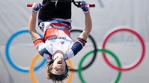 Charlotte Worthington steals show in BMX freestyle final