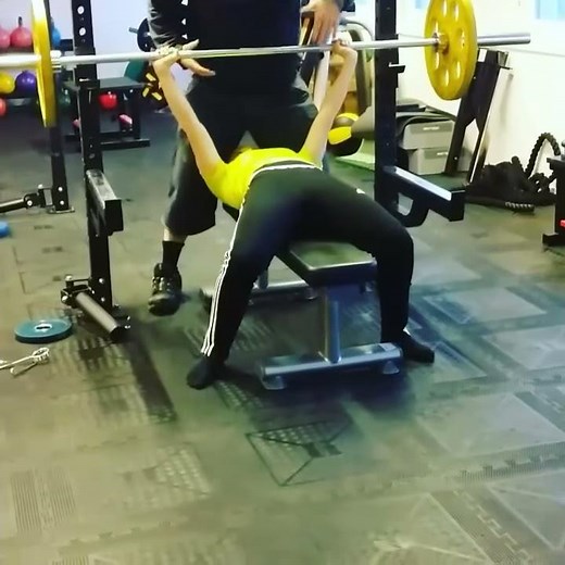 Strong girl Benchpress Girl 12 years old lift 50 kg. (110lbs)