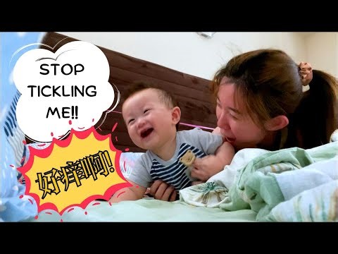 Happy Baby Laughing Hysterically When Being Tickled - Can You Handle It? 🤪【开心宝宝好怕痒哦，笑个不停，你能忍住不笑吗？🤪】