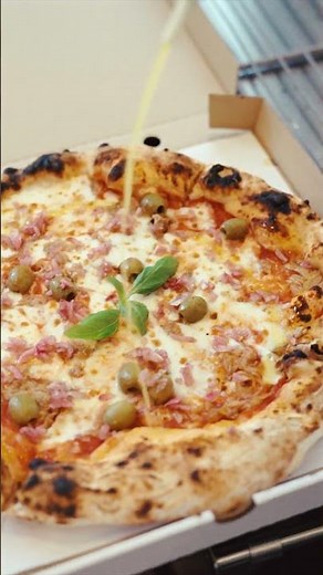 Tésztától a kemencéig 🔥 | La Casa Della Pizza #Shorts