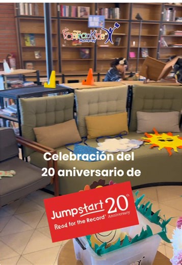 📚💙 Hoy en FasTracKids Monterrey celebramos algo muy especial: el 20 aniversario de la iniciativa Jumpstart Read for the Record 📖✨. En donde todo el mundo 🌎 leímos el mismo libro, el mismo día. Leer desde temprana edad no solo desarrolla el lenguaje 🗣️ y la imaginación 💭 , también crea vínculos, recuerdos y momentos que duran toda la vida 🌈. Hoy compartimos historias, risas y aprendizajes junto a nuestras familias 🫂, reafirmando que el amor por la lectura comienza en casa y se fortalece j