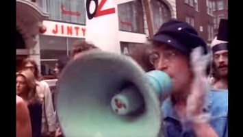 ＜歌詞和訳＞Power To The People – John Lennon　曲の解説と意味も | LyricList (りりっくりすと)