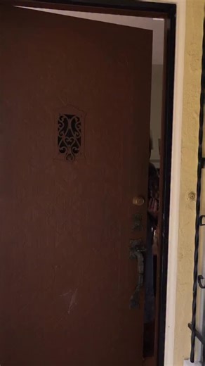 23K views · 227 reactions | This 1930s LA apartment is absolutely dreamy! 李 Shoe designer & vintage curator Alexia Ioannou (@bohochicken) filled her Spanish-style duplex with treasures from local flea markets, bold color moments, and one seriously enviable shoe closet. Watch Lexi’s full @homeworthy tour now at HOMEWORTHY.COM! #homeworthy #losangeles #vintagedecor #hometour #ladesign #apartmentgoals #vintagefinds #interiordesign | Homeworthy | Facebook