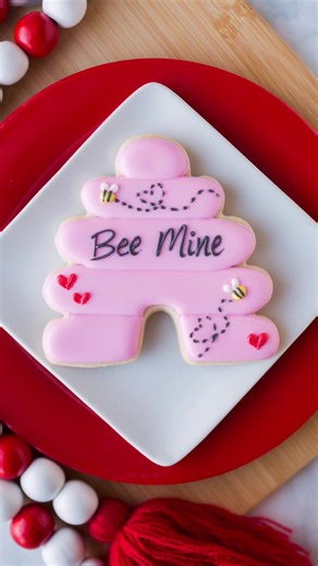 Decorating Bee Mine Valentine’s Day Cookies