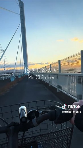 Mr.Childrenの名曲「抱きしめたい」を歌う