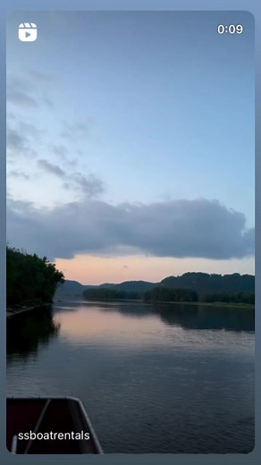 What’s it like on a S&S Houseboat on the Mississippi River?… Heaven. #houseboat #houseboatrentals #mississippiriver #driftlessregion #boatrental #Iowa #uppermississippiriver | S&S Houseboat Rentals