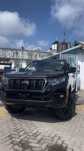 𝐓𝐡𝐞 𝐈𝐧𝐭𝐞𝐫𝐢𝐨𝐫👌👌 New Arrival 2022 Land cruiser Prado TX-L 🔥🔥 💰💰𝐊𝐬𝐡𝐬 7 𝐌𝐢𝐥𝐥𝐢𝐨𝐧 𝐖𝐞.𝐀𝐥𝐥𝐨𝐰 𝐑𝐞𝐬𝐞𝐫𝐯𝐚𝐭𝐢𝐨𝐧𝐬 . 𝐘𝐨𝐮 𝐂𝐚𝐧 𝐑𝐞𝐬𝐞𝐫𝐯𝐞 𝐓𝐡𝐢𝐬 𝐔𝐧𝐢𝐭 SPECS 2800CC Turbo Diesel engine (3DA) Automatic transmission Drivetrain:4WD Anti lock braking system Brake assist Side impact beams Front impact beams Vehicle stability control system Eco drive mode Electronic brakeforce distribution Power steering Front and rear parking sensors 360° cameras Traction con