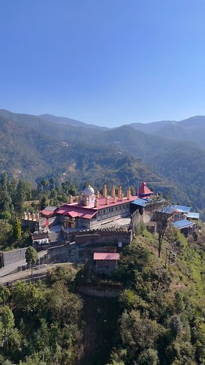 Mesmerising view with a cozy stay at Chail, Himachal Pradesh. #himachal #himachalpradesh❤️ #himachalpradeshtourism #instatravel #travelgram #chail #solan #shimla #sirmour #punjab #chandigarh #delhi #haryana #reelitfeelit #travelvlogs | Click.himachal