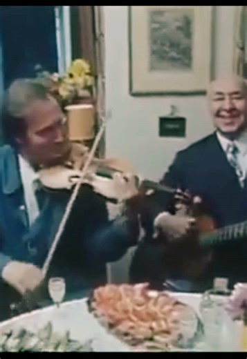 The amazing Ivry Gitlis (1922-2020) improvising with a group of Gypsy musicians in the 70s. #violin #violinist #gypsymusic #ivrygitlis #violinista #improvising ##violon##violino##violinplayer##classicalmusic##classicalviolin##gypsy##gypsyviolin