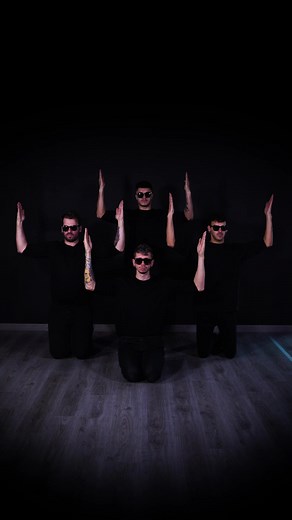 Mesmerizing Tutting Dance Performance with Perfect Interlock