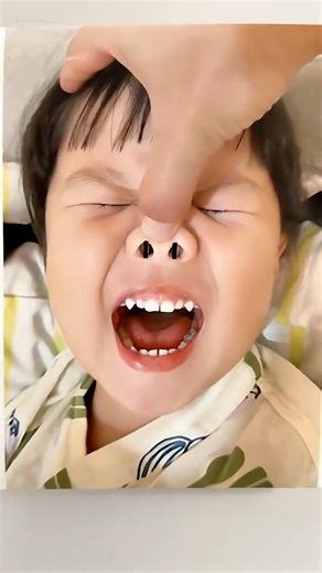 Don't blink. Perform a magic. Elsa's underwear. Human baby. Luxi's dad. Little Luxi🎥🛋️❤️