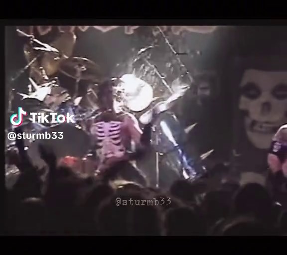 The Misfits Live: I Turned Into A Martian Performance