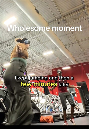 Jump roping with a stranger. #jumprope #jumpropechallenge #gymtok #fitnessmotivationdaily #wholesomemoments