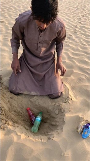 Hiding food 🥘 and drink🥤in desert 🏜 #survival #experiment #food #viralvideo