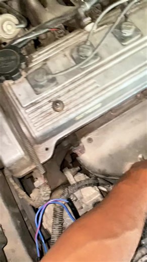 Mechanic Fixa on Instagram: "The air from radiators motor is supposed to flow towards the engine but it’s going in the opposite directions.so the electric line was directed back towards the engine 🤷‍♂️ #cars #airflow #mechanic #mechanicfixa #fblifestyle"