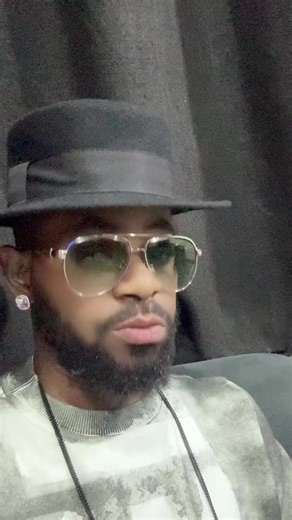 La chanson fufu ya nteba est toujours disponible sur toutes les plateformes vive l’album victoire 💪💪💪🙏🙏🙏