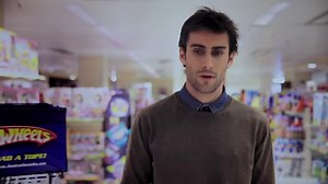 1.2M views · 27K reactions | "Como dos desconocidos". Un corto de Roberto Pérez Toledo, con Fernando Guallar y Violeta Orgaz. En colaboración con El Corte Inglés. Antes no parábamos de hablar y ahora nos faltan las palabras... | Roberto Pérez Toledo. Mi vida rueda | Facebook