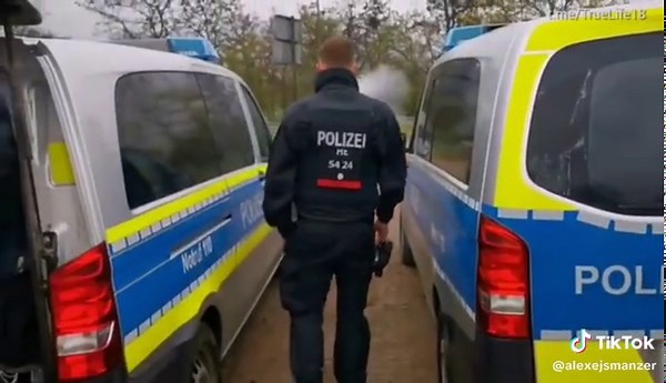 alexej.cb (@alexej.cb)’s videos with Originalton - alexej.cb