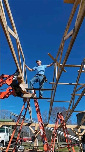 How To Brace Trusses#woodworking #carpentry #carpenter #shorts #building