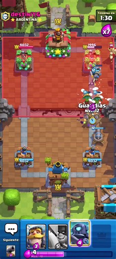 Mickey le da un consejo a Goofy en Clash Royale